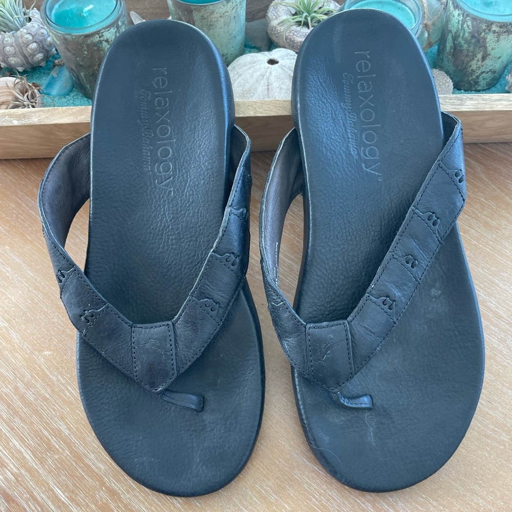 Tommy Bahama Dalaway Men’s Black leather pre-owned sandal/flip flop US Size 11D